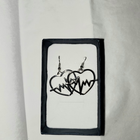Silvertone heartbeat earrings, New - Picture 2 of 3